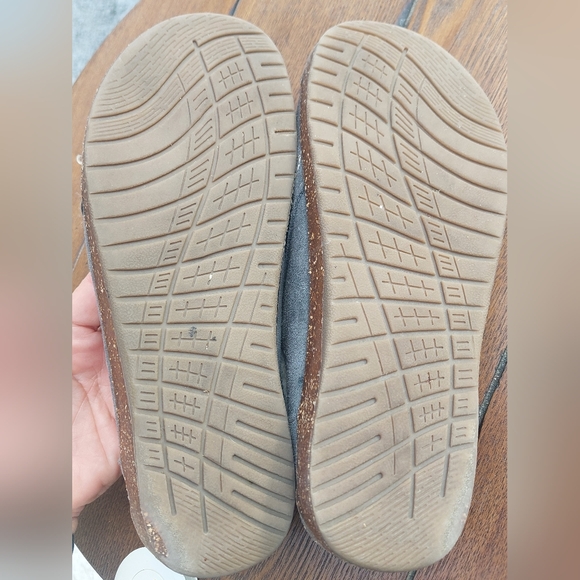 Earth Origins Aurora Johanna Grey Suede Clogs Sz 8.5 - Picture 6 of 9